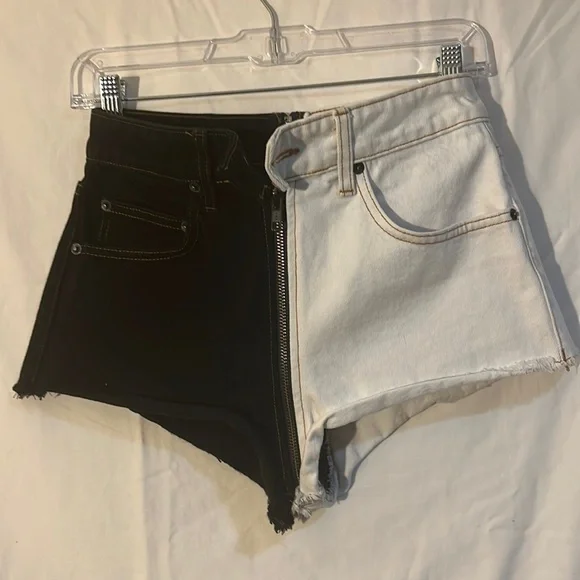 Carmar 2-Tone Denim Jean Shorts Middle Zipper Black White Womens Size 25 #61 - Picture 1 of 7